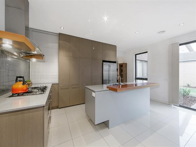 11 Dresden Drive, Waterways VIC 3195