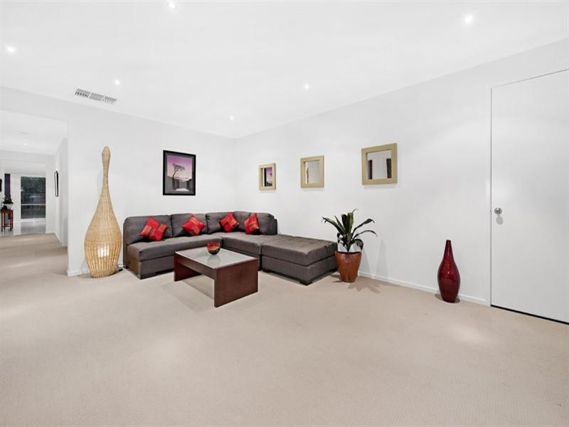 12 Black Swan Lane, Waterways VIC 3195