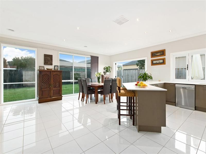 12 Black Swan Lane, Waterways VIC 3195