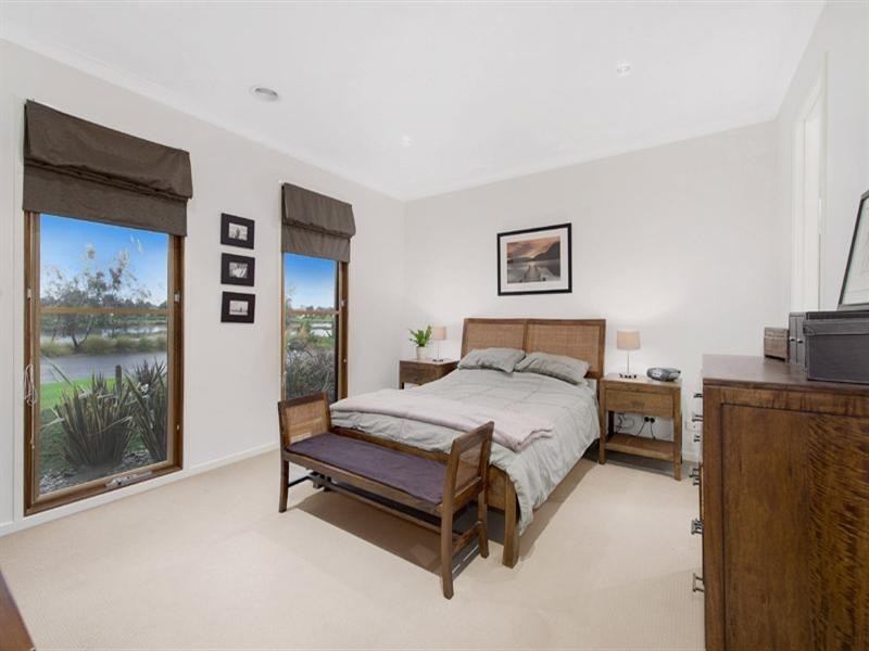 12 Black Swan Lane, Waterways VIC 3195