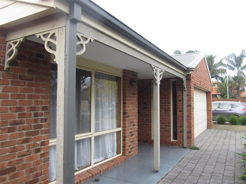 1 Newbridge Close, Dingley Village VIC 3172