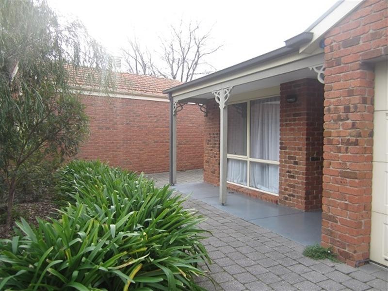 1 Newbridge Close, Dingley Village VIC 3172