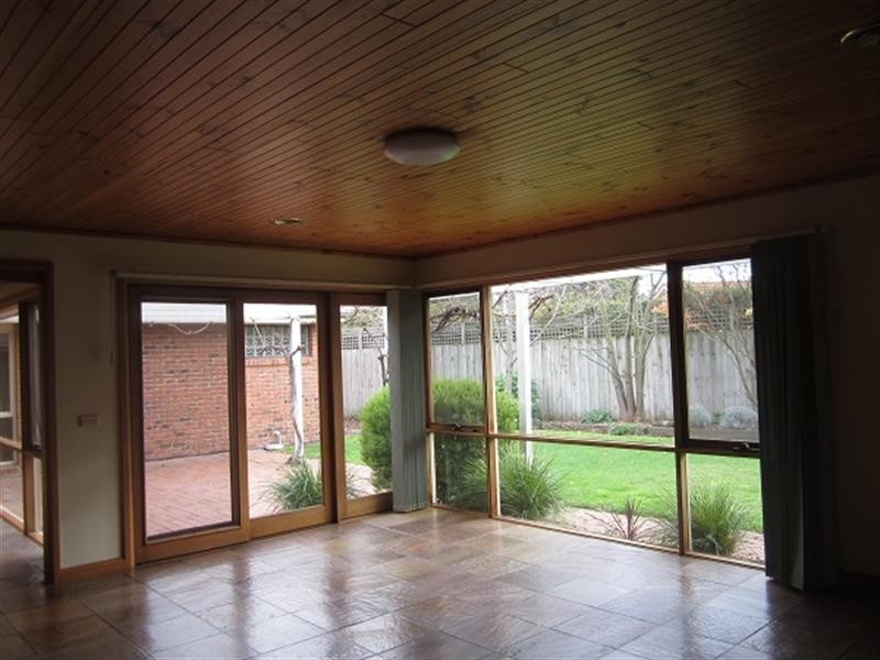 1 Newbridge Close, Dingley Village VIC 3172