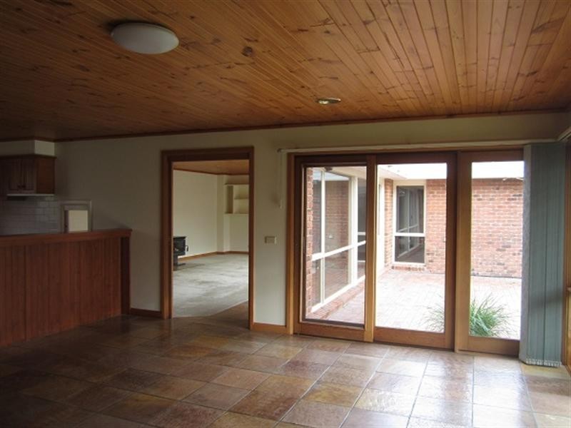 1 Newbridge Close, Dingley Village VIC 3172