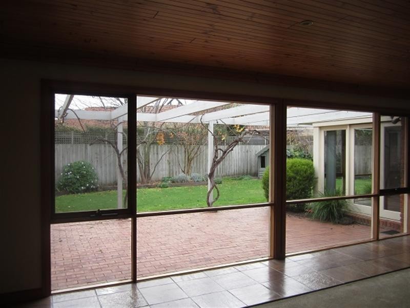 1 Newbridge Close, Dingley Village VIC 3172