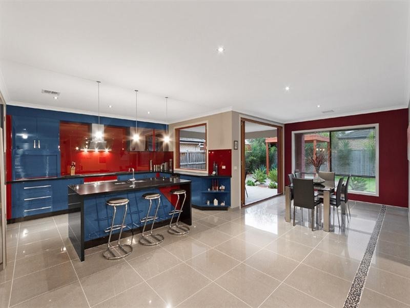 3 Greenbush Grove, Waterways VIC 3195