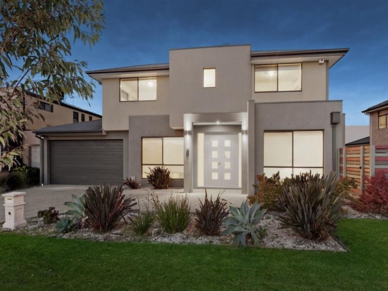 4 Deepwater Drive, Waterways VIC 3195