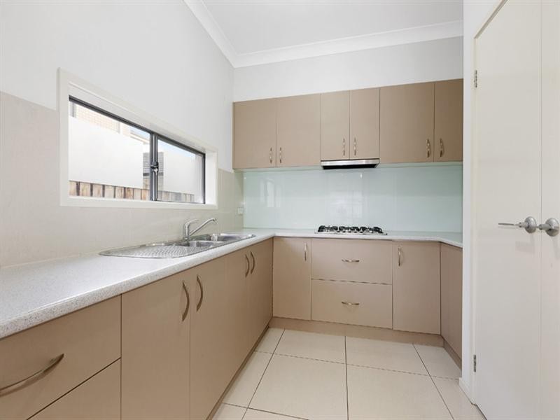 4 Deepwater Drive, Waterways VIC 3195