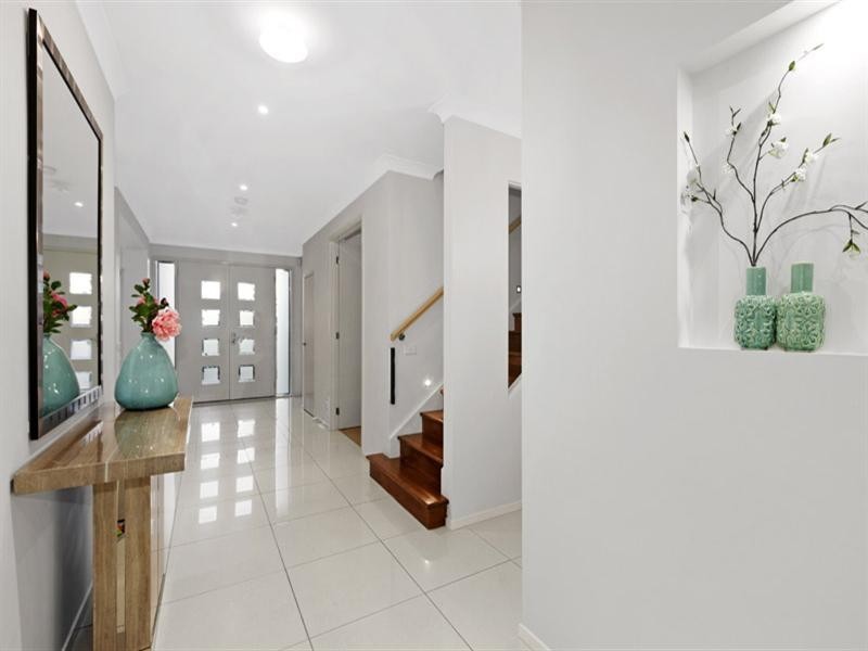 4 Deepwater Drive, Waterways VIC 3195