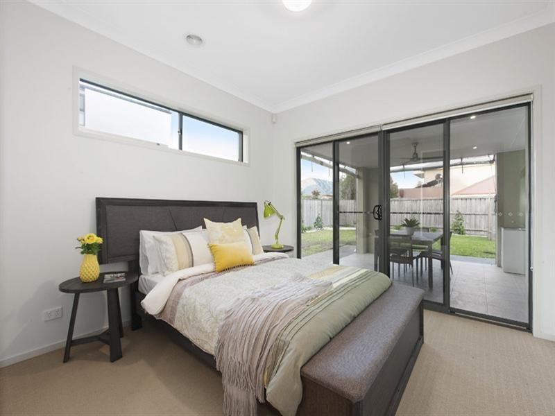 4 Deepwater Drive, Waterways VIC 3195