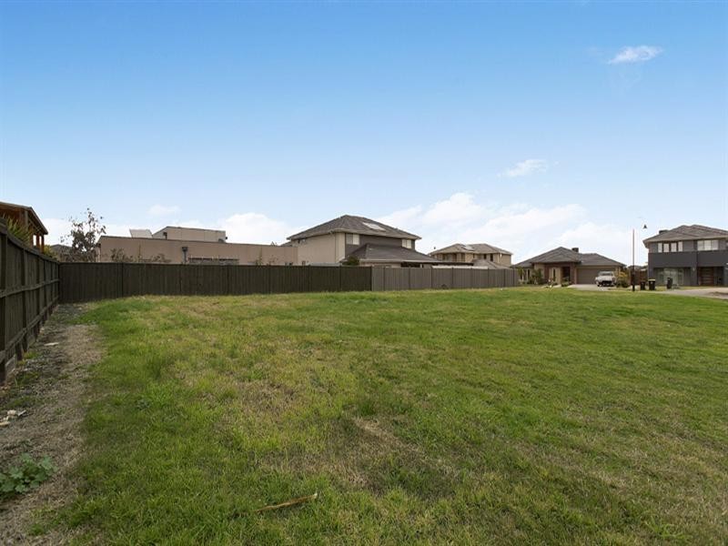 9 Portland Place, Waterways VIC 3195