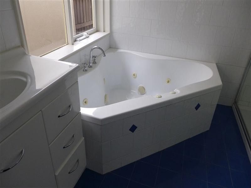 6 Siddeley Court, Dingley Village VIC 3172