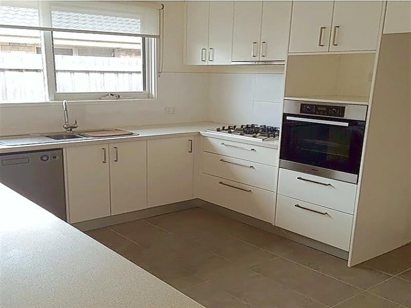 4 Hobsons Place, Dingley Village VIC 3172
