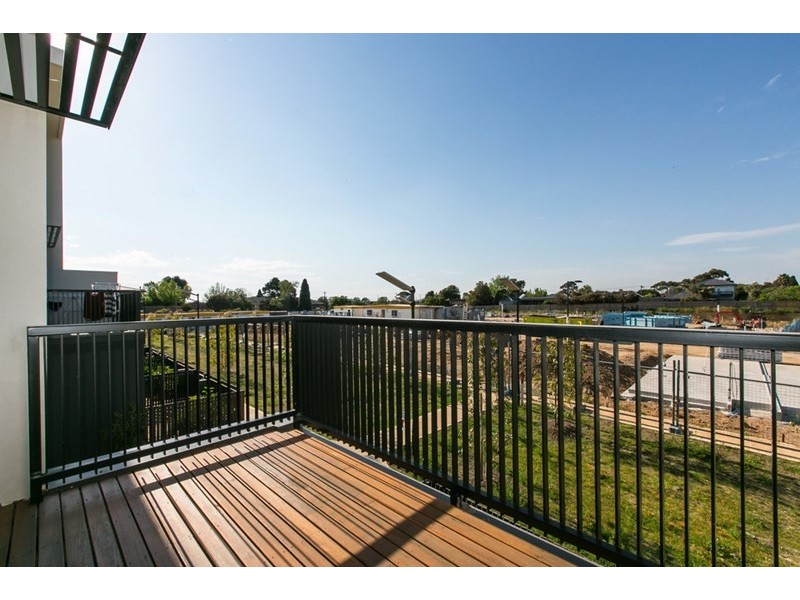 22 Central Park Walk, Cheltenham VIC 3192