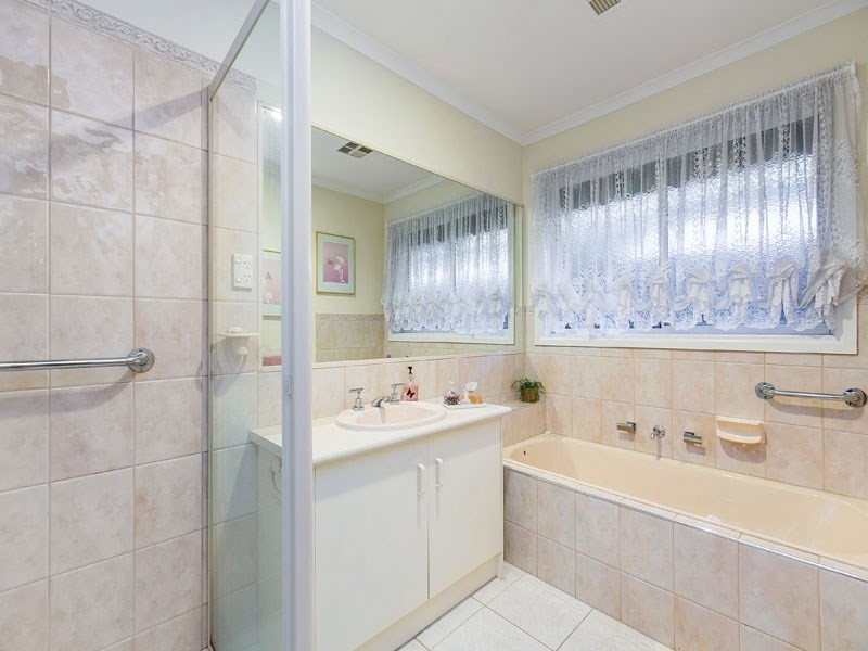 1/2 Wade Court, Cheltenham VIC 3192