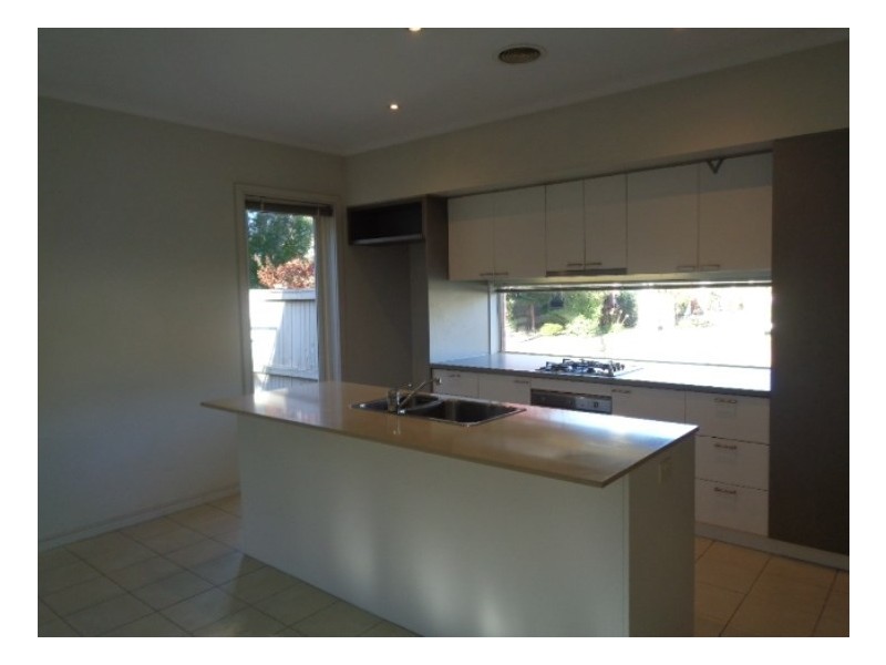 15 Birkdale Avenue, Heatherton VIC 3202