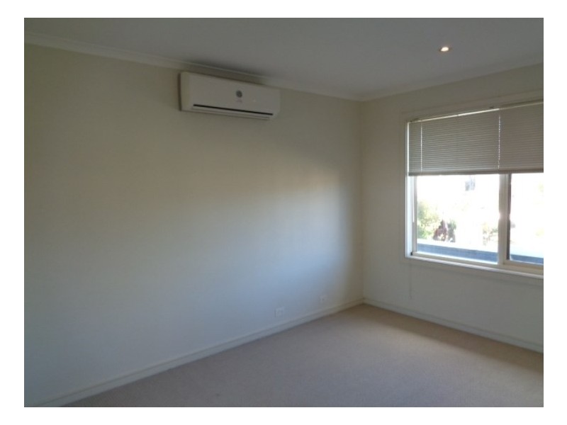 15 Birkdale Avenue, Heatherton VIC 3202