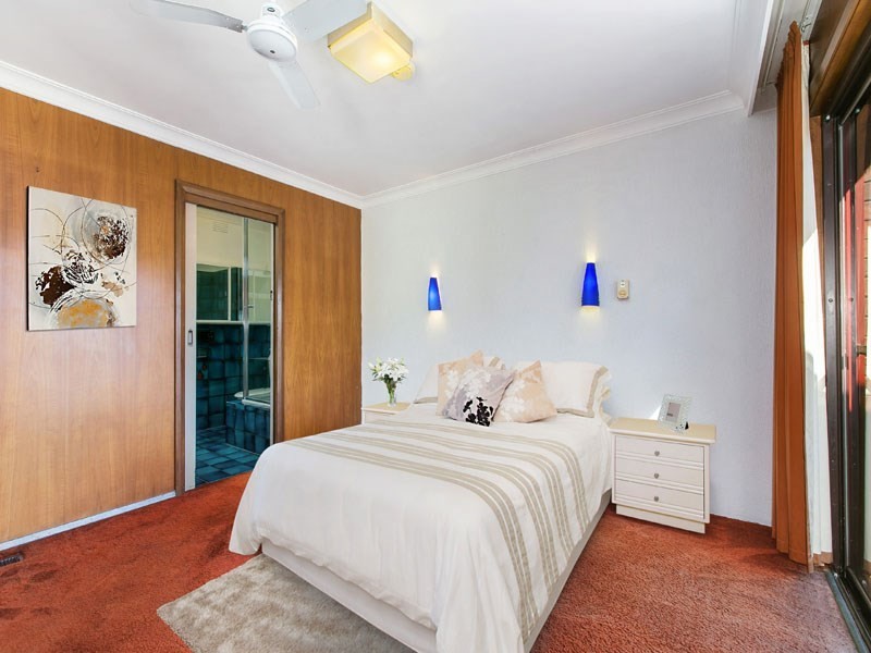 18 Golf Links Crescent, Dingley Village VIC 3172