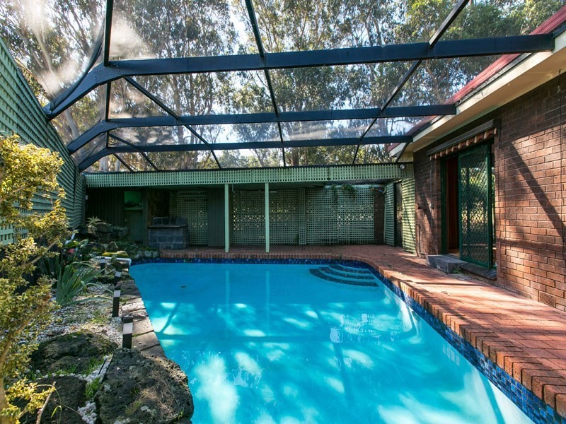 18 Golf Links Crescent, Dingley Village VIC 3172