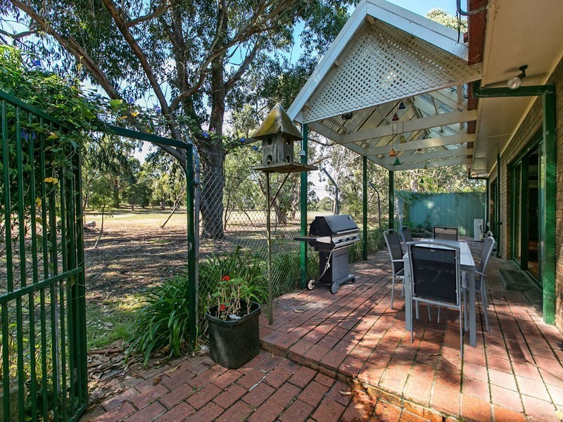18 Golf Links Crescent, Dingley Village VIC 3172