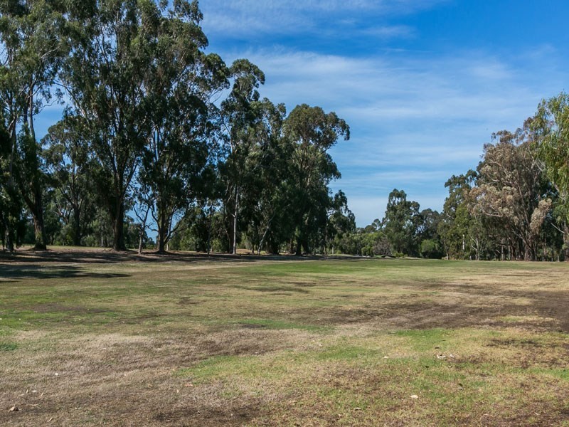 18 Golf Links Crescent, Dingley Village VIC 3172