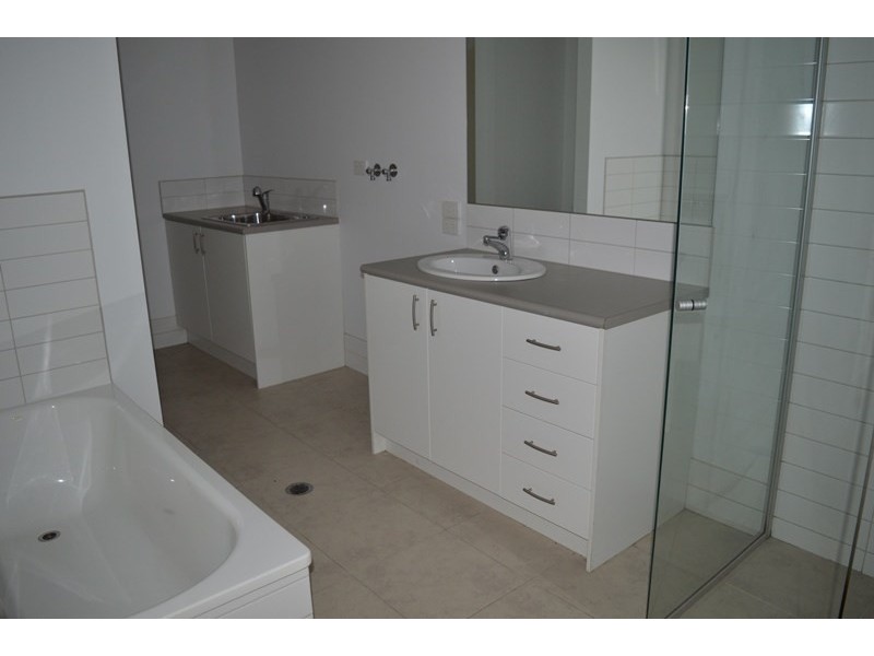 2/279 Charman Road, Cheltenham VIC 3192