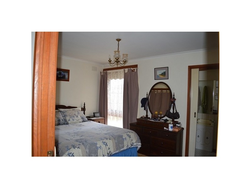 11 Bridgewater Drive, Dingley Village VIC 3172