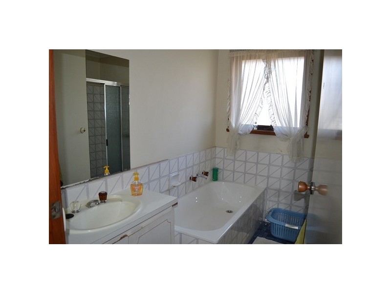 11 Bridgewater Drive, Dingley Village VIC 3172