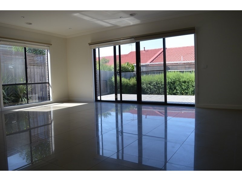 8B Sinclair Street, Cheltenham VIC 3192