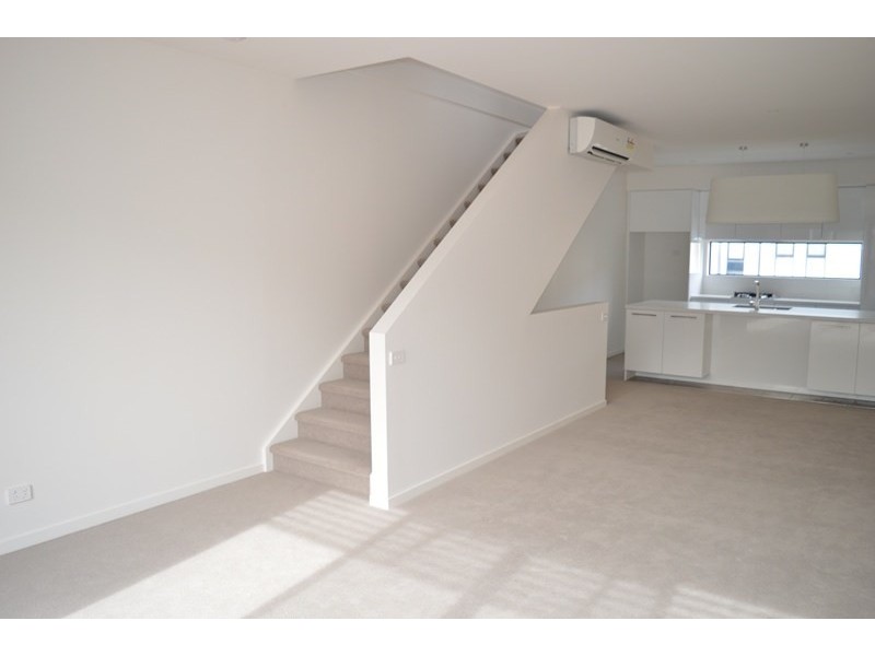 74 Central Park Walk, Cheltenham VIC 3192