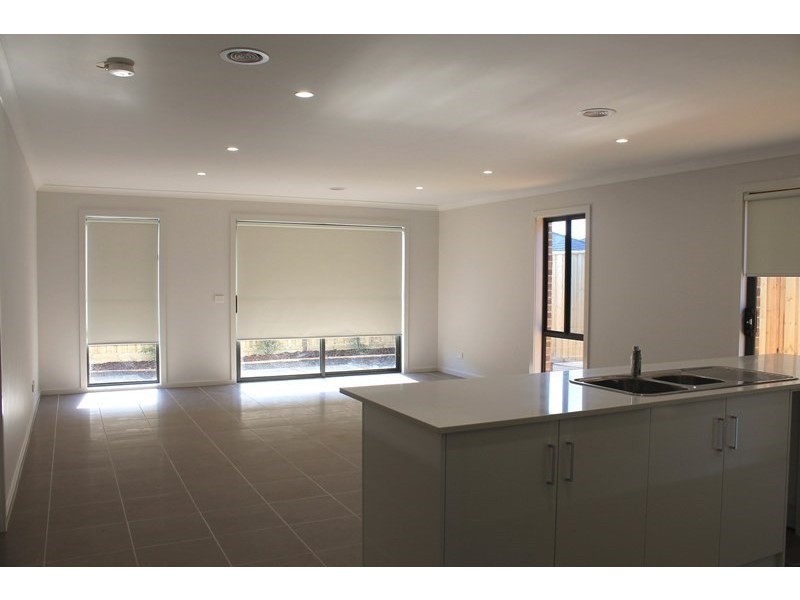 34 Solitude Crescent, Point Cook VIC 3030