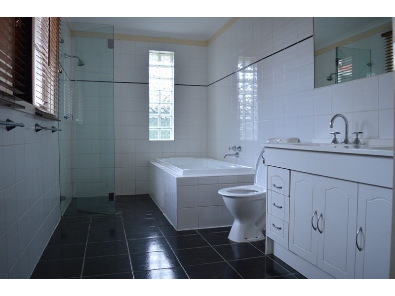 4 Forest Park Road, Dingley Village VIC 3172