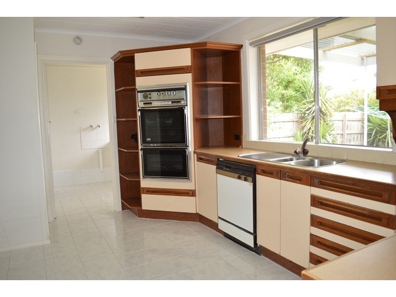 7 Lincoln Drive, Cheltenham VIC 3192