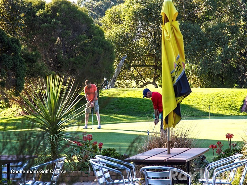 5 Wembley Avenue, Cheltenham VIC 3192