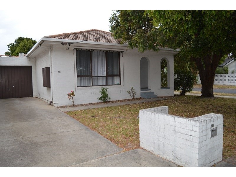 2/18 Jack Road, Cheltenham VIC 3192