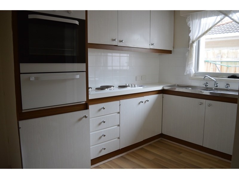 2/18 Jack Road, Cheltenham VIC 3192