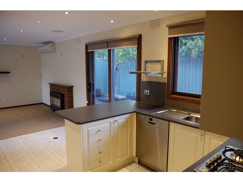 2/94 Devon Street, Cheltenham VIC 3192