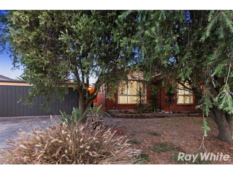 18 Greenwoods Close, Dingley Village VIC 3172