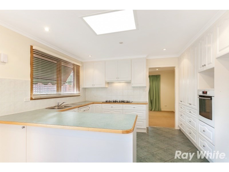 18 Greenwoods Close, Dingley Village VIC 3172