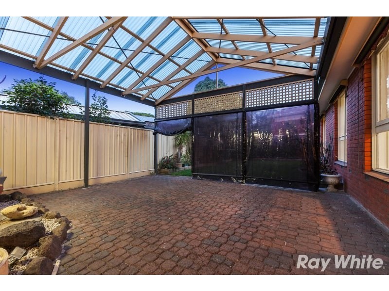 18 Greenwoods Close, Dingley Village VIC 3172