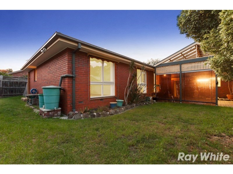18 Greenwoods Close, Dingley Village VIC 3172