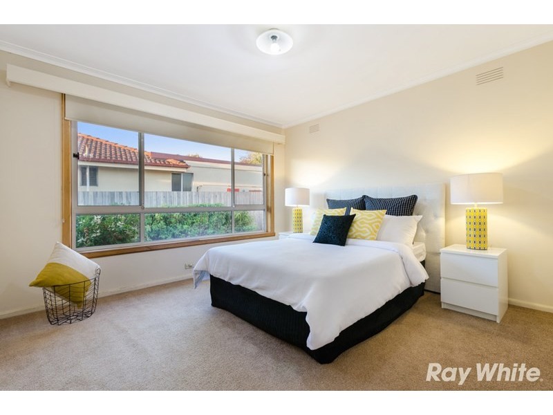 24 Lincoln Drive, Cheltenham VIC 3192