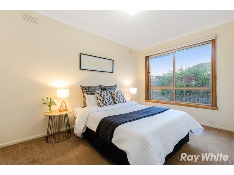 24 Lincoln Drive, Cheltenham VIC 3192