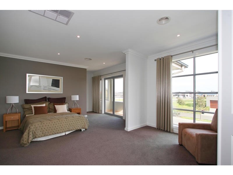 14 Burdekin Boulevard, Waterways VIC 3195