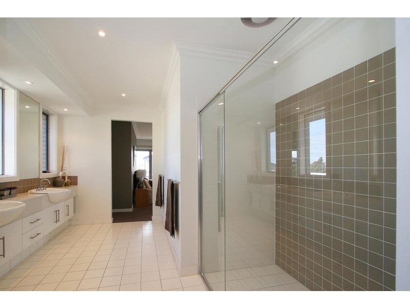 14 Burdekin Boulevard, Waterways VIC 3195