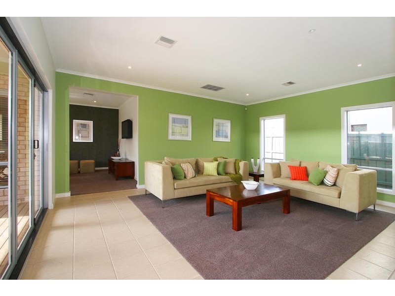 14 Burdekin Boulevard, Waterways VIC 3195