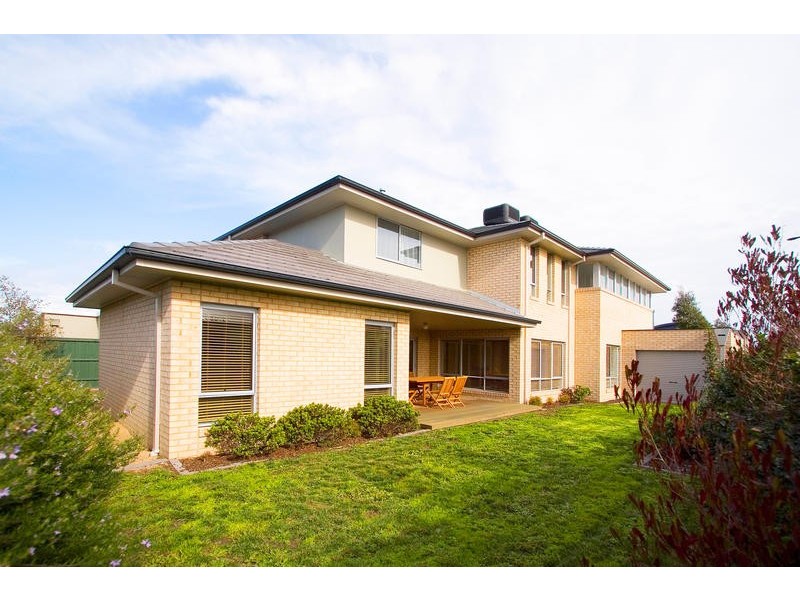 14 Burdekin Boulevard, Waterways VIC 3195