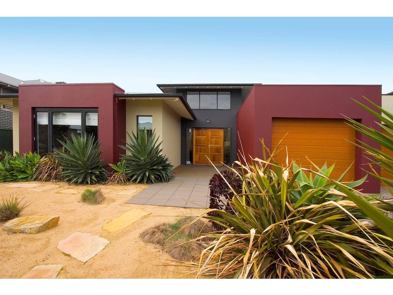 16 Burdekin Boulevard, Waterways VIC 3195