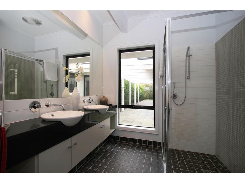 16 Burdekin Boulevard, Waterways VIC 3195