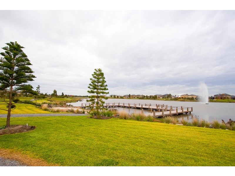 16 Burdekin Boulevard, Waterways VIC 3195
